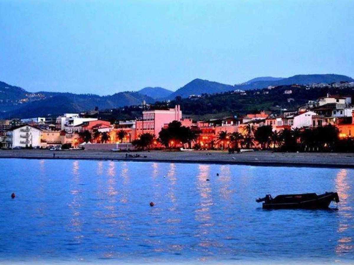 Casa Vacanze Il Gelsomino Patti Buitenkant foto